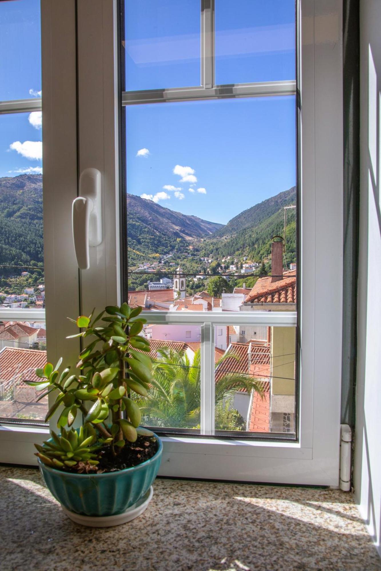 Arcadas Da Vila Manteigas Bagian luar foto